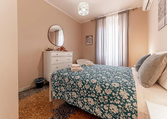 In Tuscolana Train Station & Metro A Apartamento *