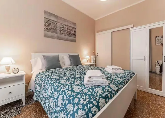 Apartamento In Tuscolana Train Station & Metro A *